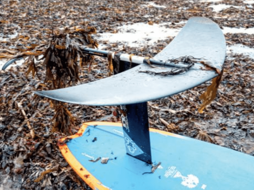 hydrofoil lleno de algas